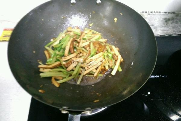 芹菜炒香干的做法图解5