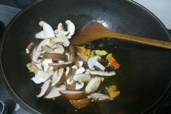 香菇炒香芹的做法图解5