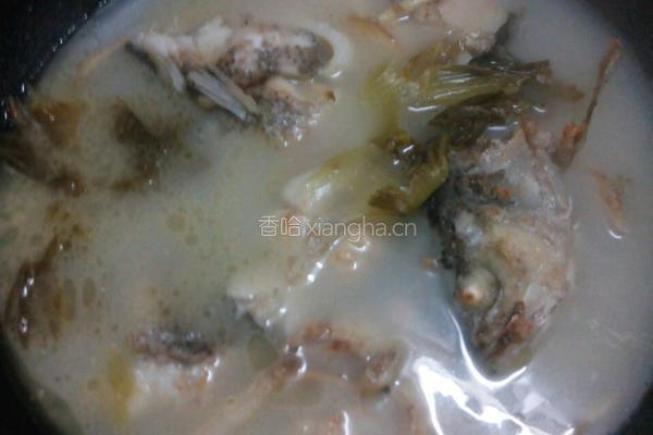 酸菜鲈鱼汤的做法图解4