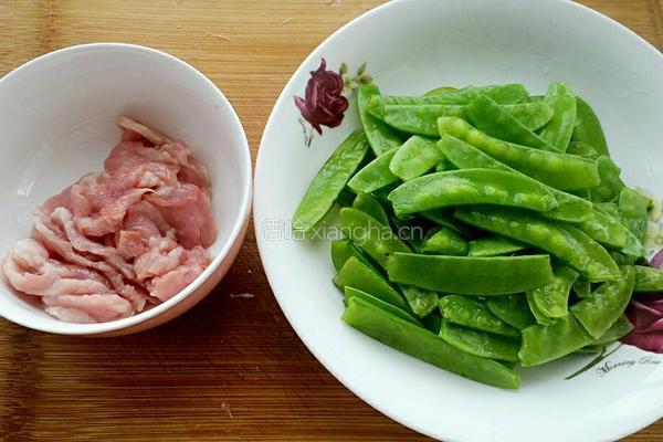 荷兰豆炒肉的做法图解1