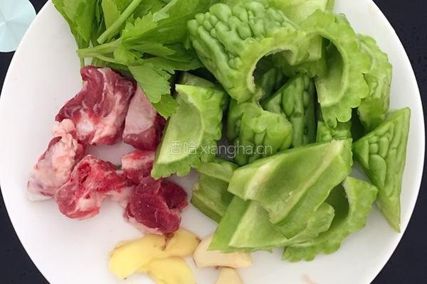 鲳鱼凉瓜排骨汤的做法图解2