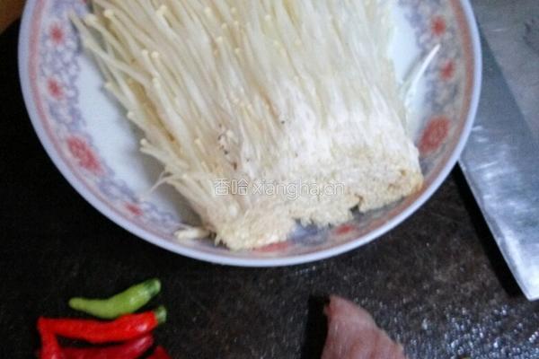 剁椒肉末金针菇的做法图解1