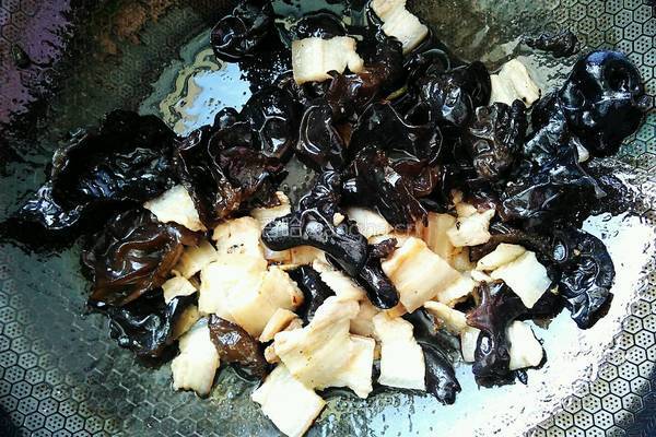 木耳炒肉的做法图解10