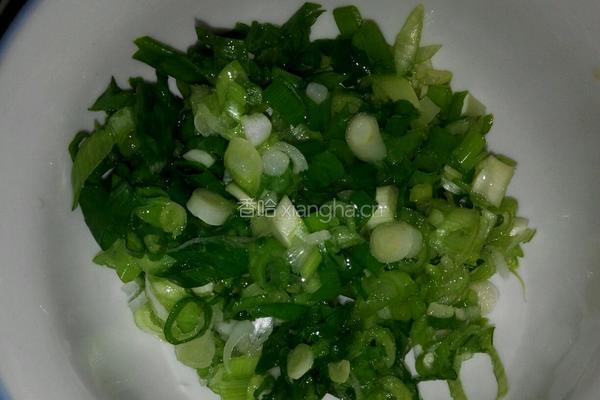 胡萝卜鸡蛋葱油饼的做法图解2