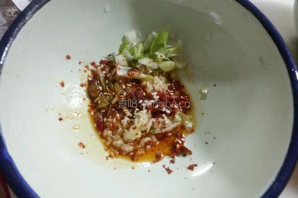 花生米拌菠菜的做法图解6