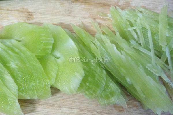 蚝油炒莴笋的做法图解3