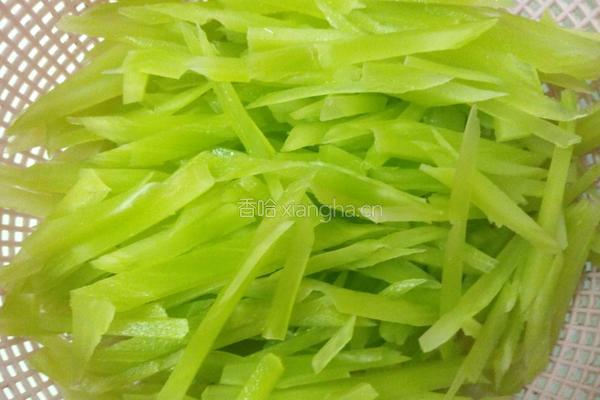 蚝油炒莴笋的做法图解4