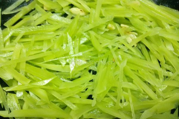 蚝油炒莴笋的做法图解5