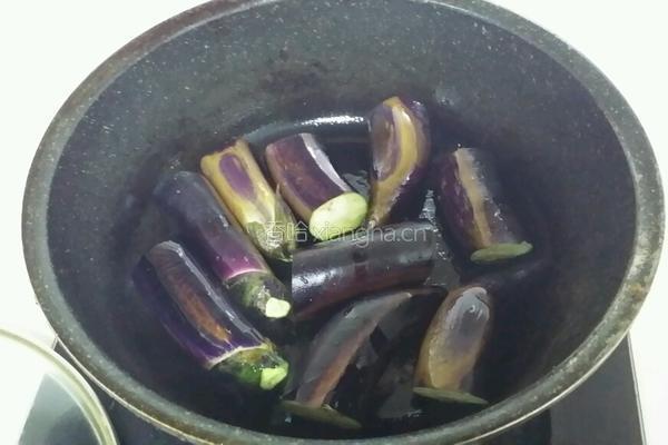 茄子炖土豆的做法图解1