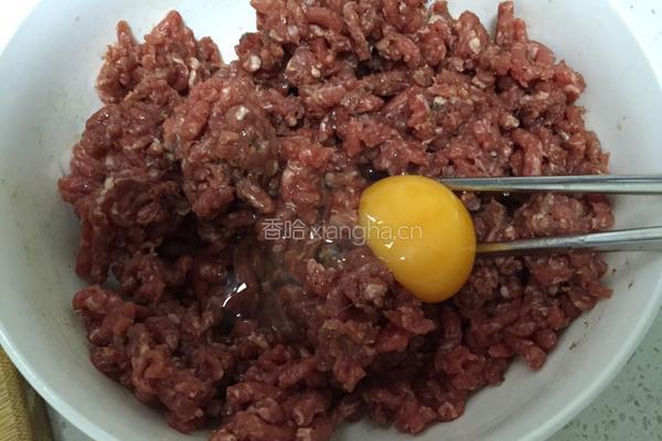 牛肉芹菜饺的做法图解5