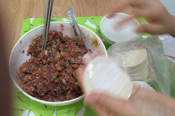 牛肉芹菜饺的做法图解8