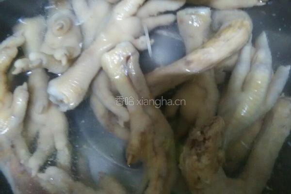 乡巴佬鸡爪的做法图解1