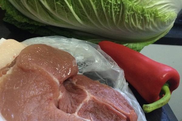 白菜杆炒肉的做法图解1