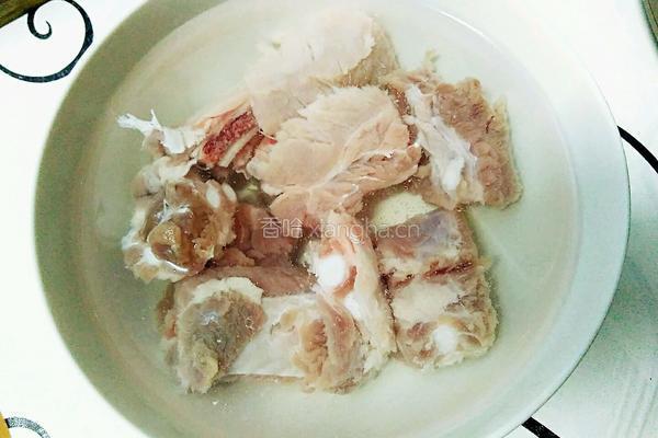 香菇煲排骨的做法图解1
