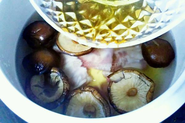 香菇煲排骨的做法图解11