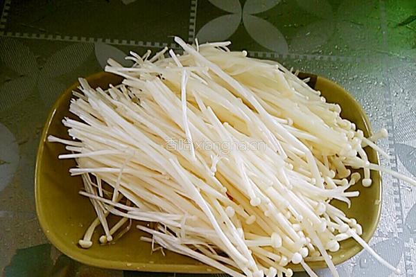 西洋菜金针菇蛋花汤的做法图解2