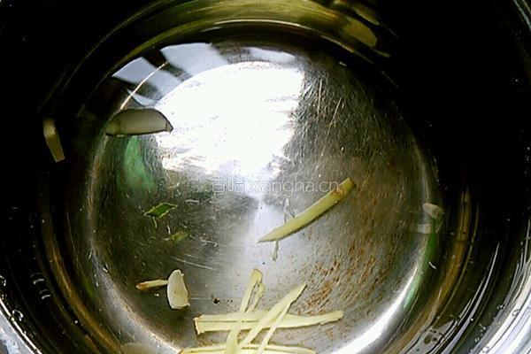 西洋菜金针菇蛋花汤的做法图解4