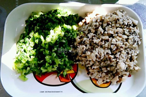 香菇青菜大肉饺子的做法图解5