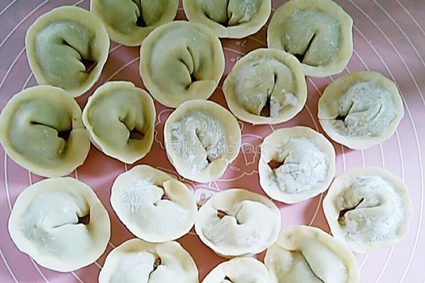 香菇青菜大肉饺子的做法图解13