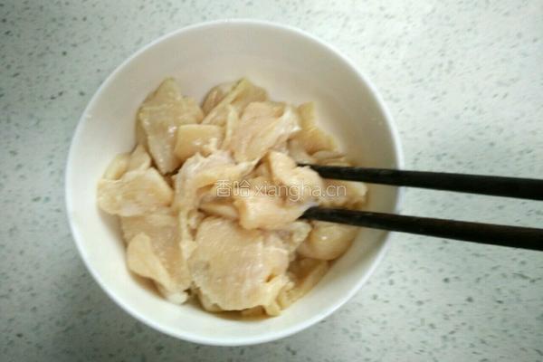 泡椒木耳炒鸡片的做法图解4