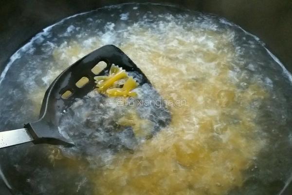 意大利面（鳀鱼蕃茄干蝴蝶面）的做法图解4
