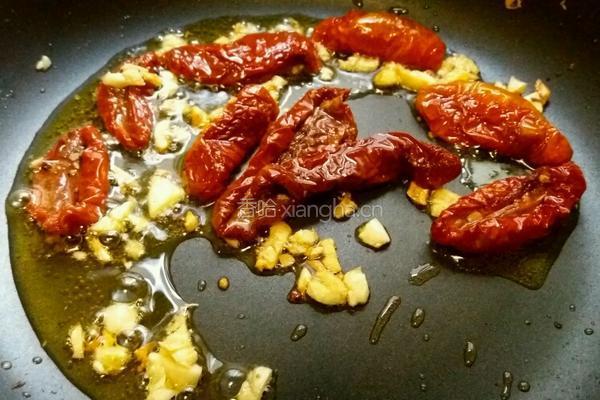 意大利面（鳀鱼蕃茄干蝴蝶面）的做法图解7