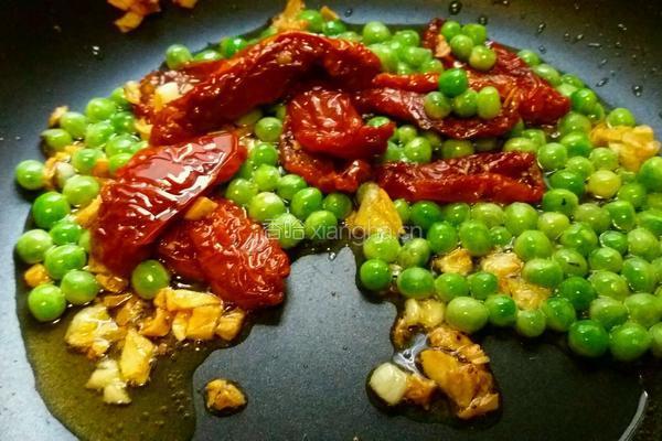 意大利面（鳀鱼蕃茄干蝴蝶面）的做法图解8