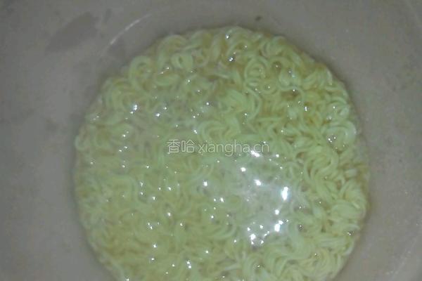 炒方便面的做法图解2