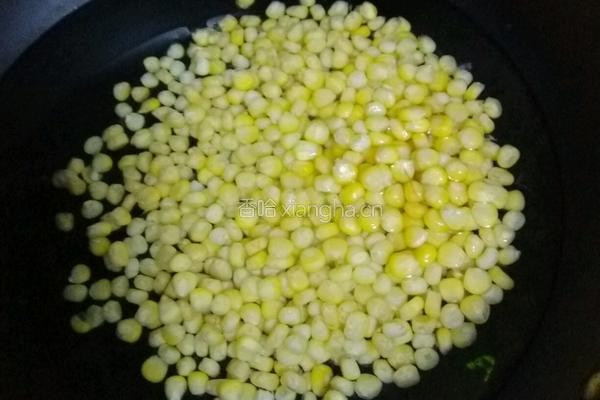 蛋黄焗玉米的做法图解4