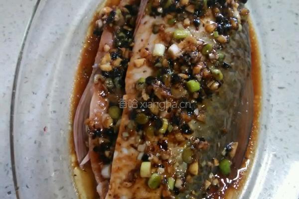 蒜蓉豆豉蒸鲮鱼的做法图解3