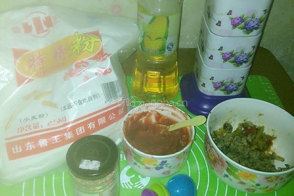香菇肉馅芝麻饼的做法图解1