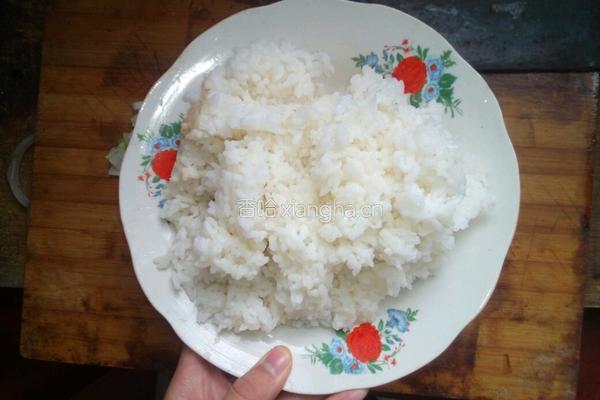 腊肠炒饭的做法图解2