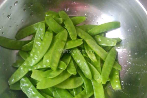 肉末炒扁豆的做法图解1