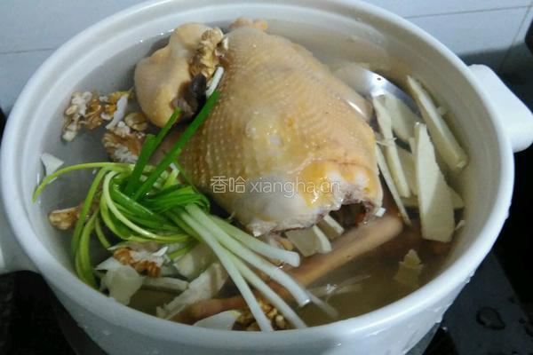 核桃香菇冬笋煲鸡的做法图解4