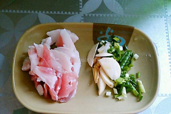 香菇炖豆腐的做法图解3