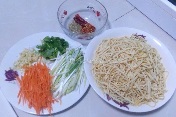 凉拌干豆腐丝的做法图解1