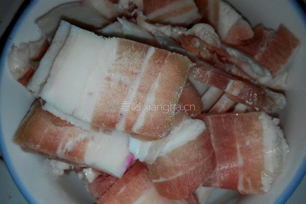 洋葱香菇炒肉片的做法图解1