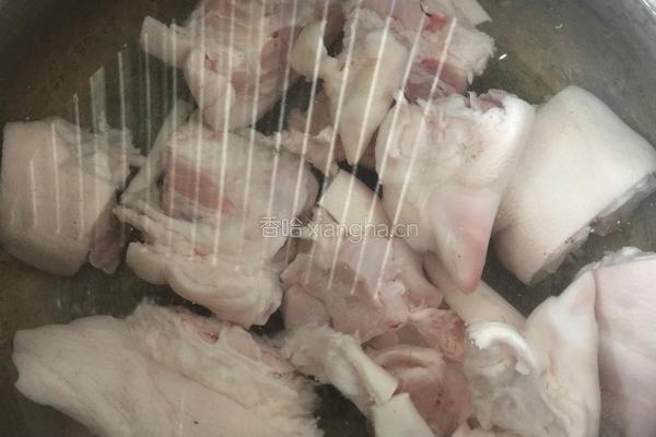 黄豆焖猪蹄的做法图解1