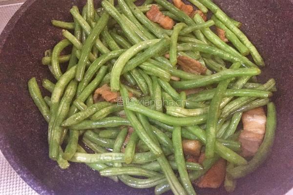 五花肉烧芸豆的做法图解3