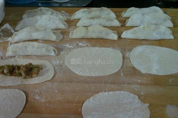 芹菜肉锅贴的做法图解7