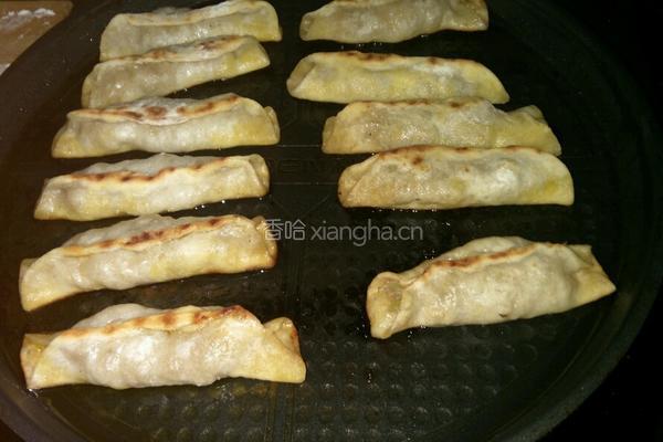 芹菜肉锅贴的做法图解9