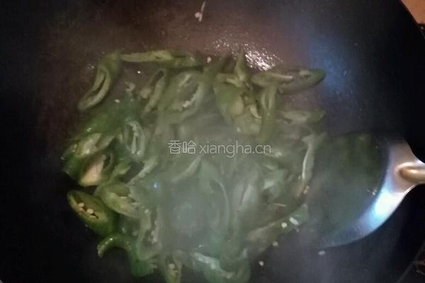 青椒炒大肠的做法图解4