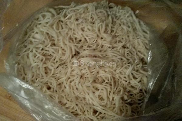 卤面条的做法图解1
