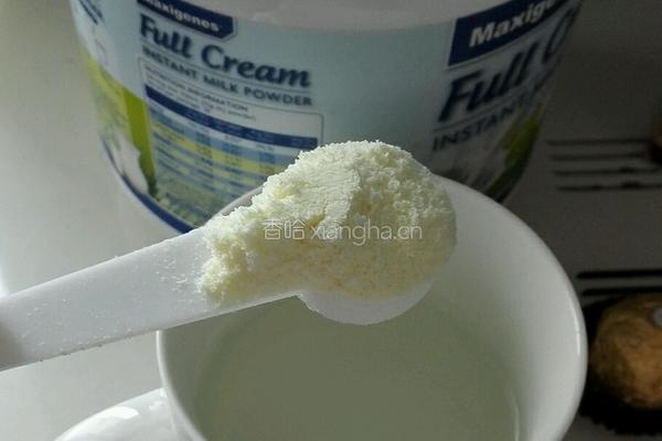 牛奶麦片的做法图解2