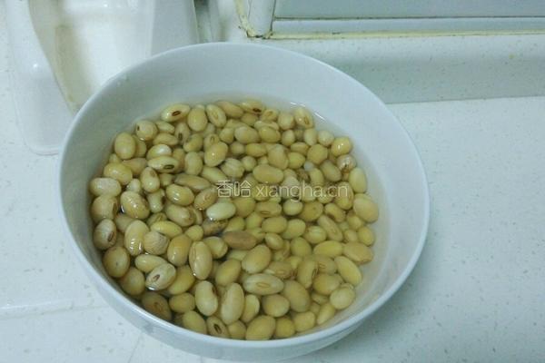 红焖黄豆猪蹄煲的做法图解2