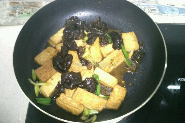 木耳烧豆腐的做法图解7