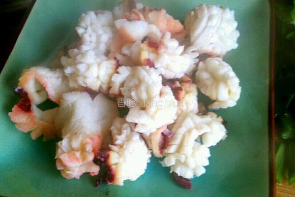 章鱼花炒韭菜的做法图解3