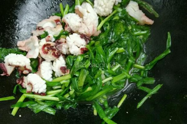 章鱼花炒韭菜的做法图解4