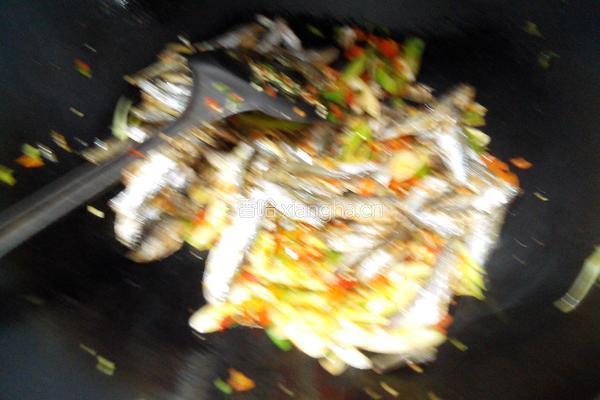 香辣鱼干的做法图解7