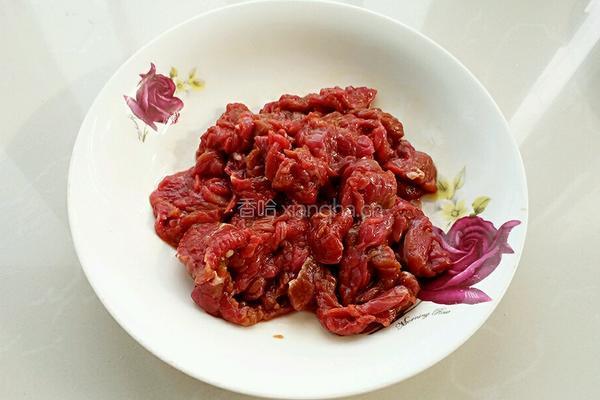 洋葱炒牛肉的做法图解2